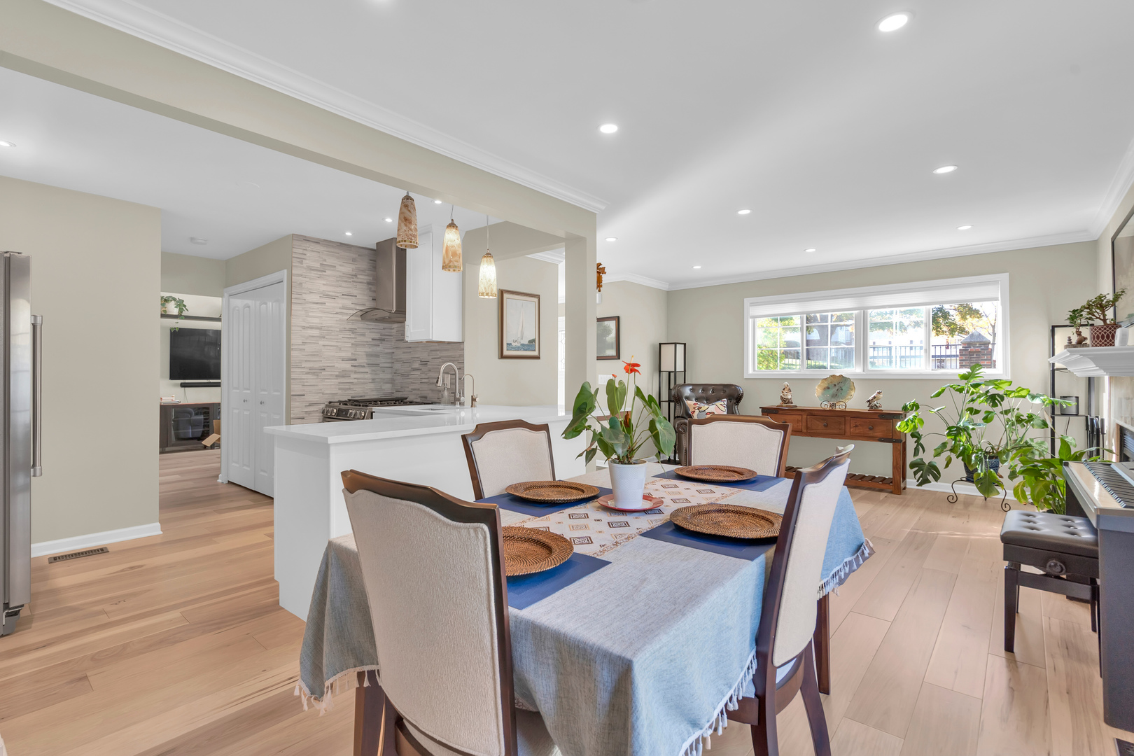 473 Le Parc Circle Buffalo Grove, IL 60089 - Photo 13 of 30 a view of a dining room with furniture and wooden floor