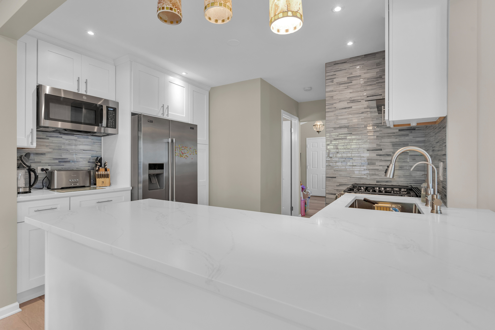 473 Le Parc Circle Buffalo Grove, IL 60089 - Photo 17 of 30 a kitchen with stainless steel appliances kitchen island granite countertop a refrigerator stove and sink