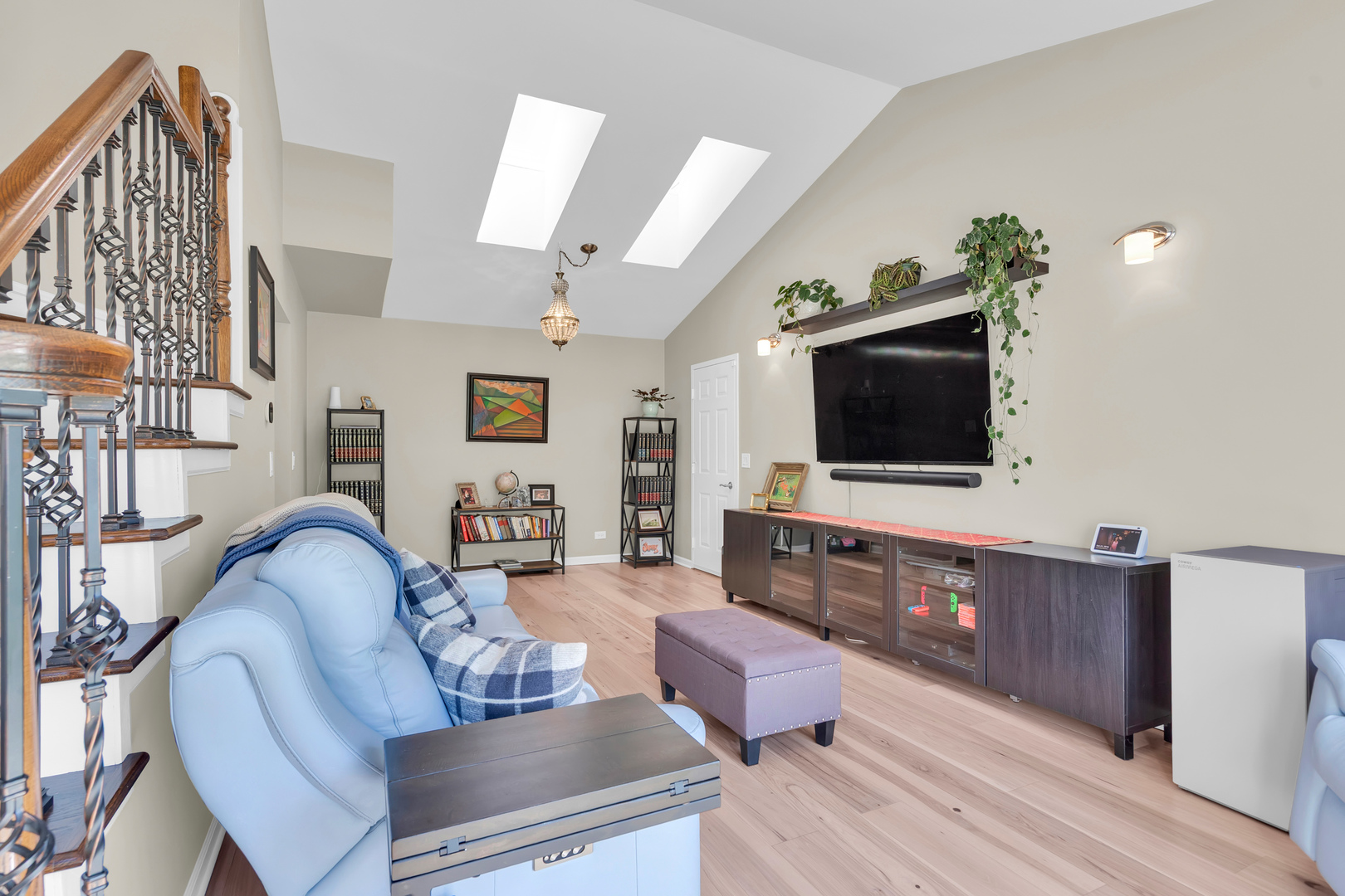 473 Le Parc Circle Buffalo Grove, IL 60089 - Photo 5 of 30 a living room with furniture and a flat screen tv