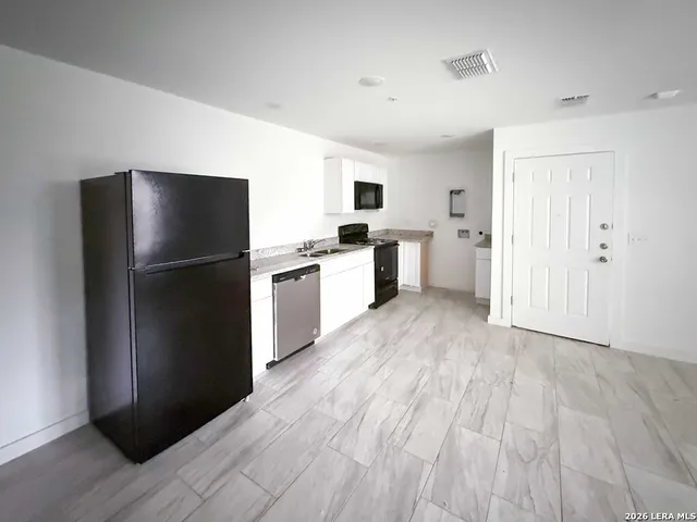 $1,049 | 346 Ware Boulevard, San Antonio, TX 78221