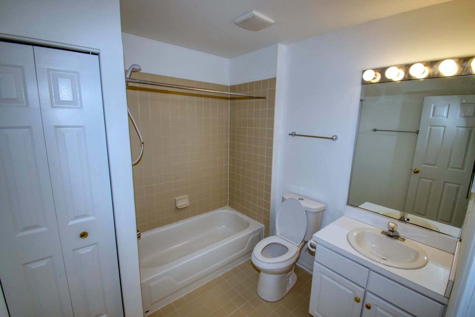 5564 Elizabeth Place Rolling Meadows, IL 60008 - Photo 12 of 21