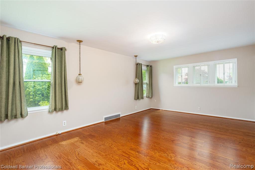401 Barclay Grosse Pointe, MI 48236 - Photo 18 of 39