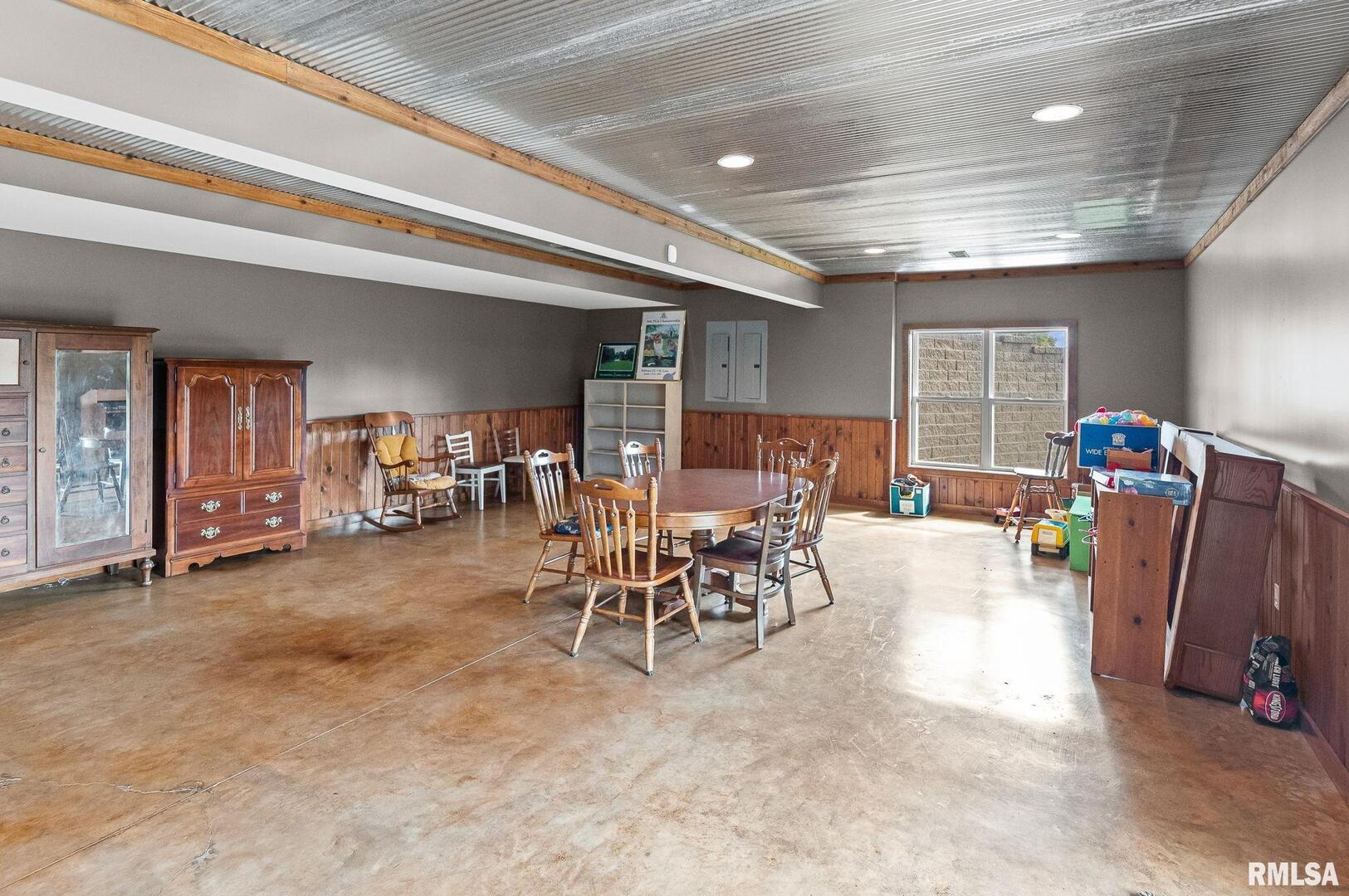 71 Ehlers Road Campbell Hill, IL 62916 - Photo 65 of 70 a view of a dining room with furniture
