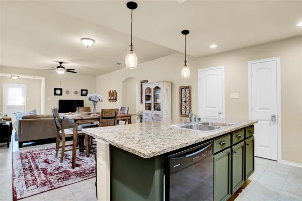 $1,925 | 1405 Diamond Court, Princeton, TX 75407