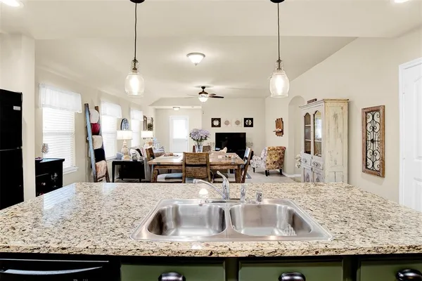 $1,925 | 1405 Diamond Court, Princeton, TX 75407