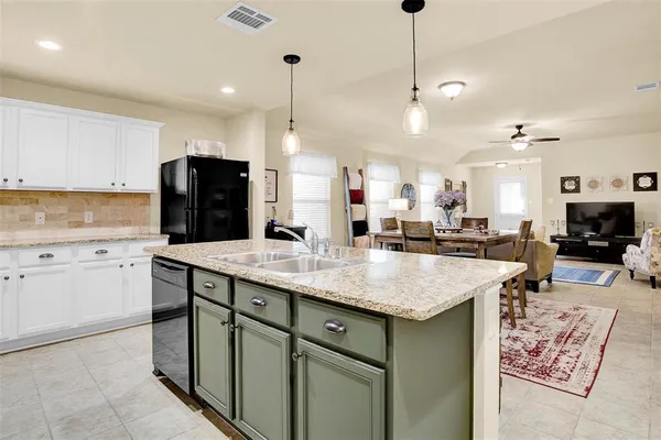$1,925 | 1405 Diamond Court, Princeton, TX 75407