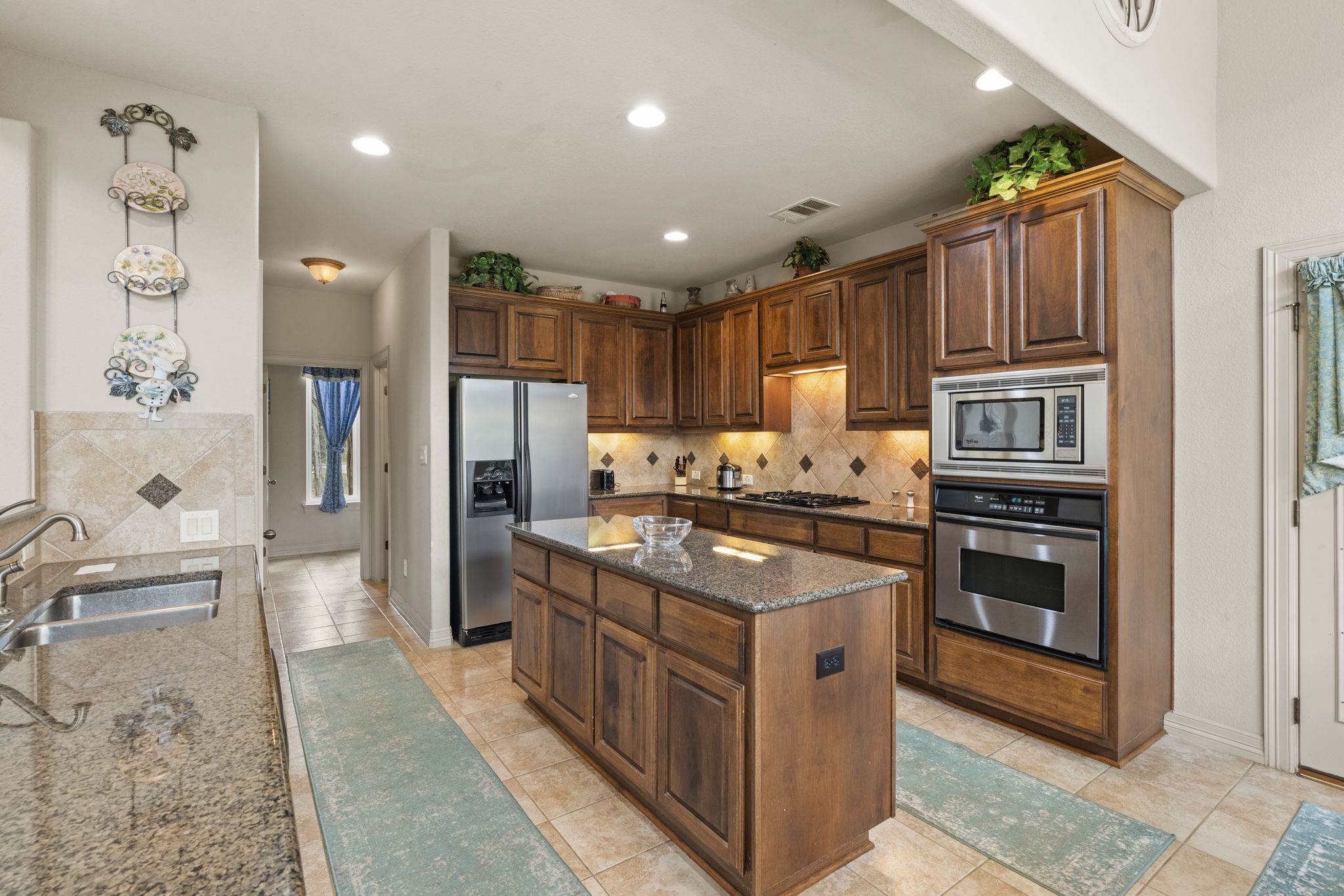 239 Whitney Run Buda, TX 78610 - Photo 11 of 40