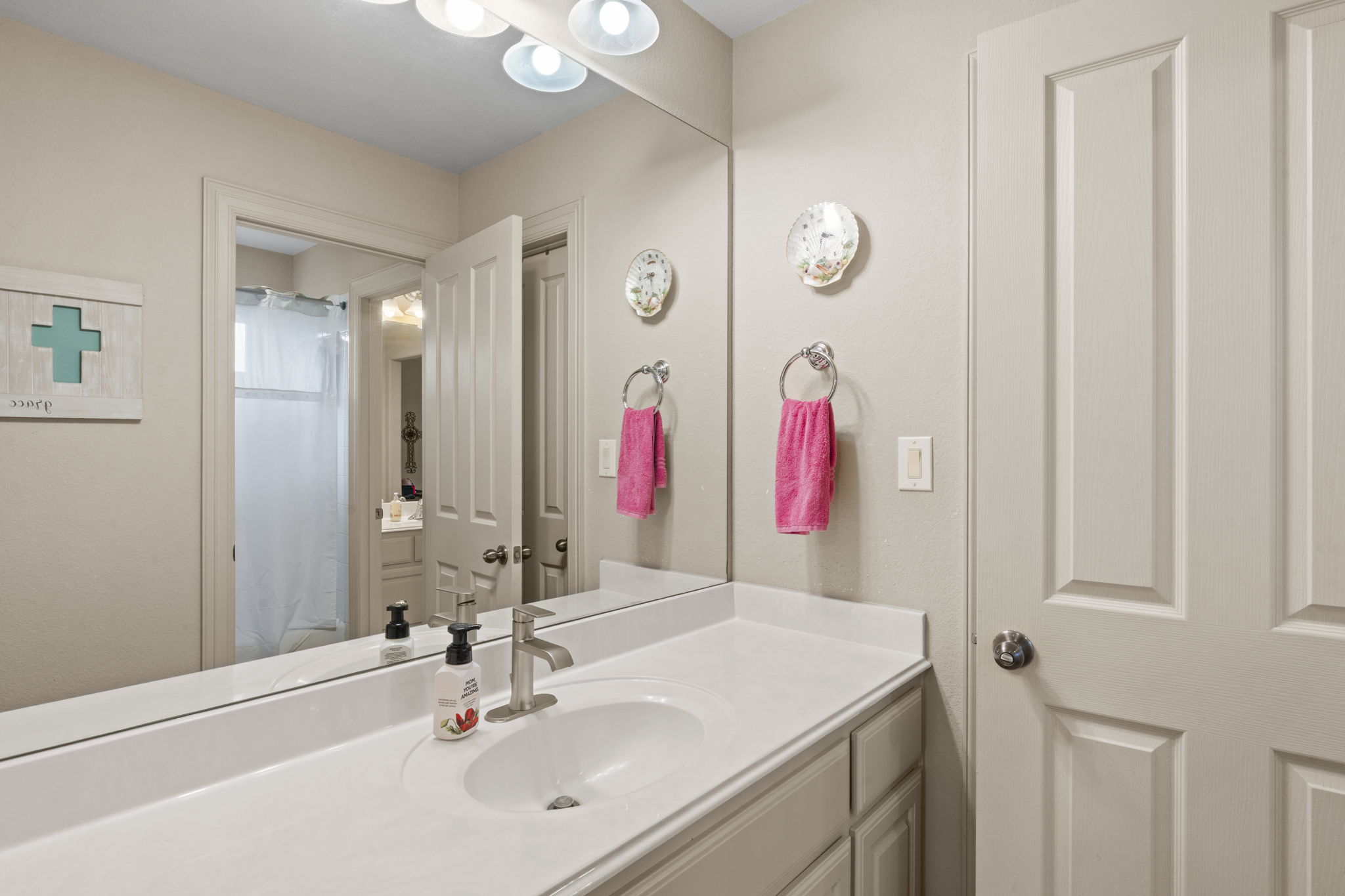 239 Whitney Run Buda, TX 78610 - Photo 25 of 40 Jack/Jill Bathroom