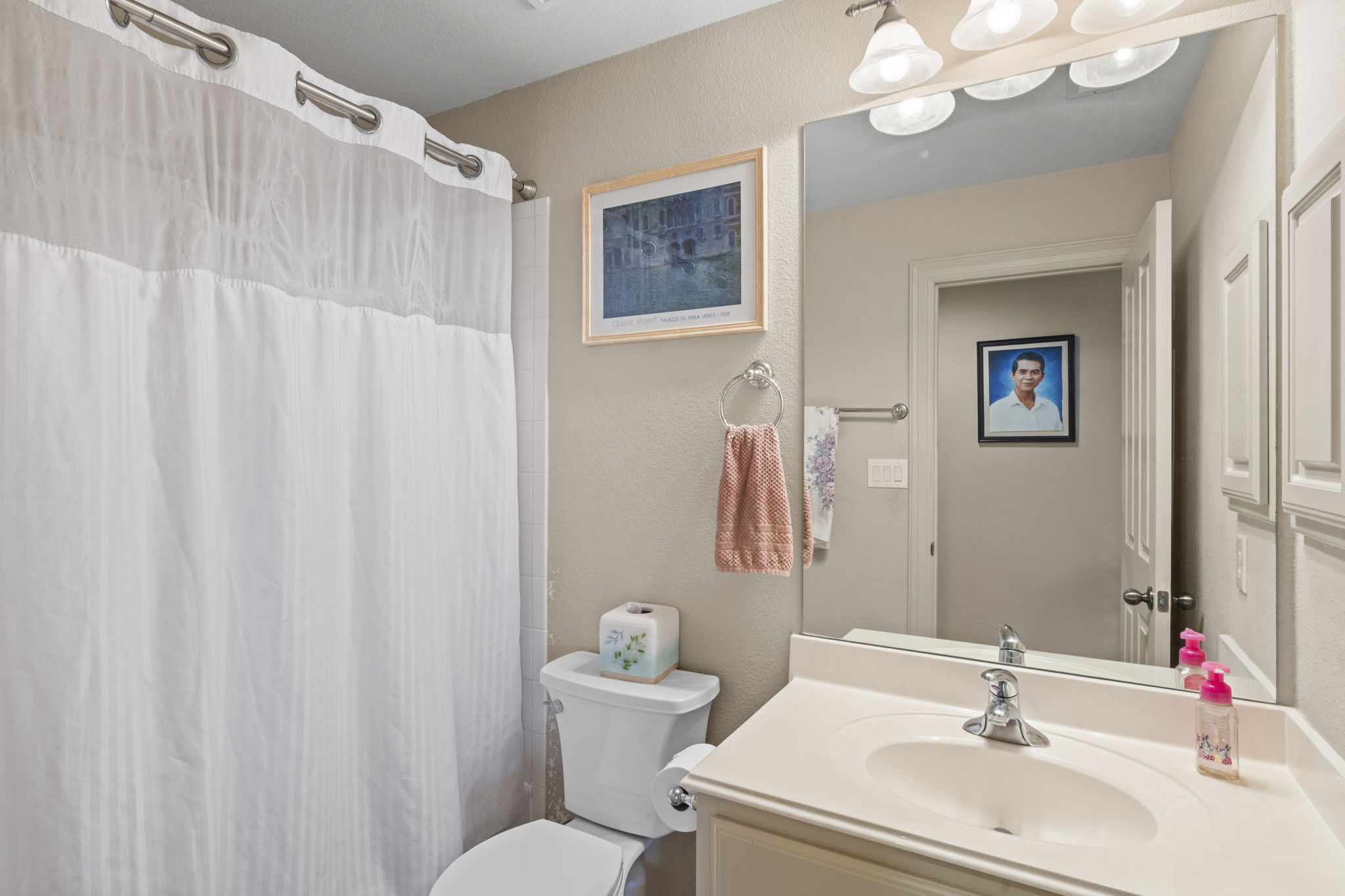 239 Whitney Run Buda, TX 78610 - Photo 29 of 40 Jack/Jill Bathroom