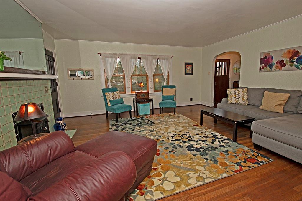 5645 Library Road Bethel Park, PA 15102 - Photo 9 of 22 Gallery Image 9