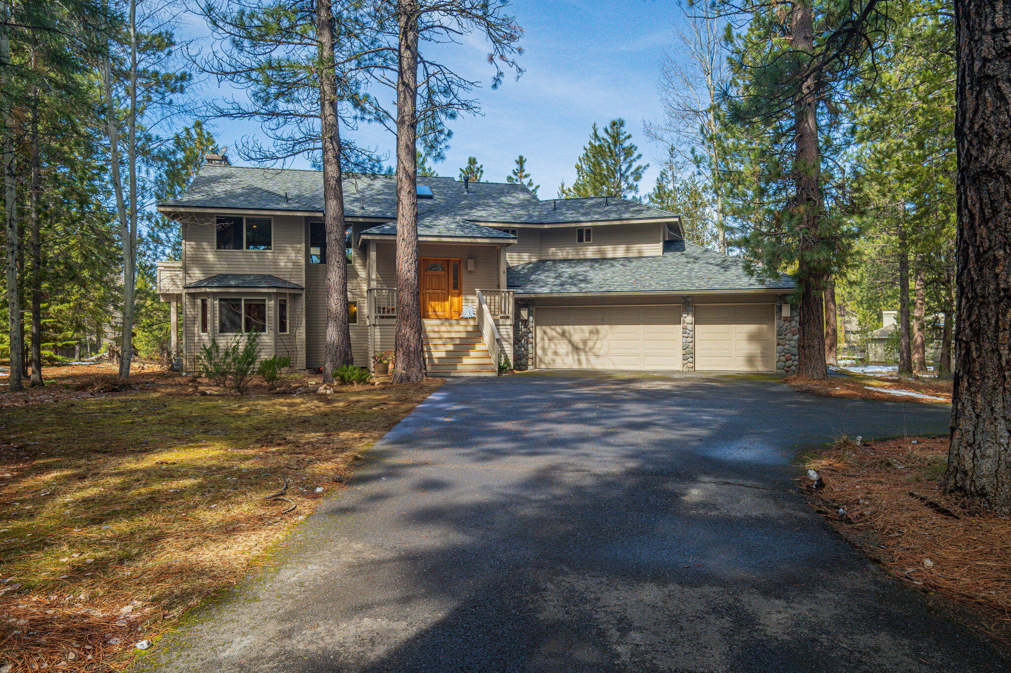 17948 Shadow Lane, Unit 7 Sunriver, OR 97707 - Photo 5 of 92 a view of a house with a yard and garage