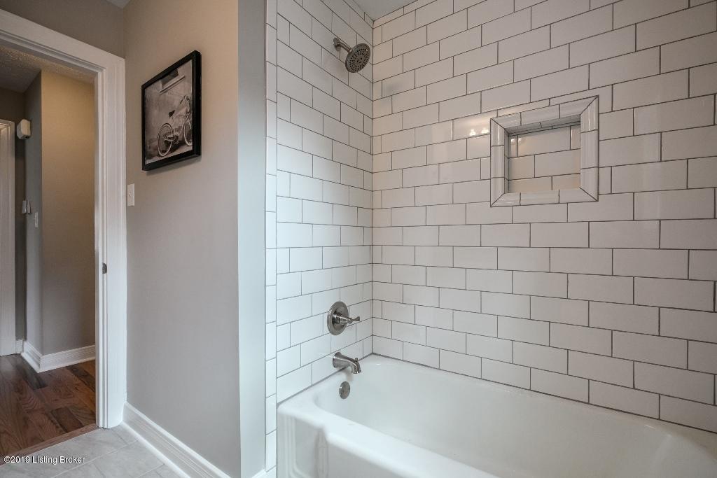 4104 Plymouth Road Louisville, KY 40207 - Photo 10 of 22 Full bath