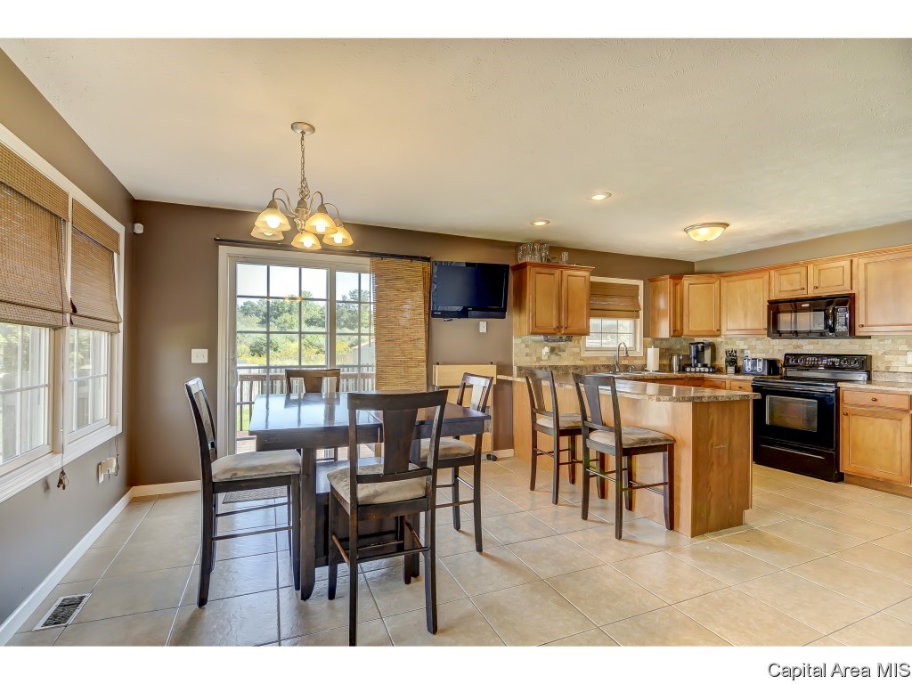 2816 Tanner Road Springfield, IL 62702 - Photo 8 of 36