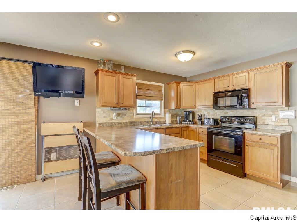2816 Tanner Road Springfield, IL 62702 - Photo 10 of 36