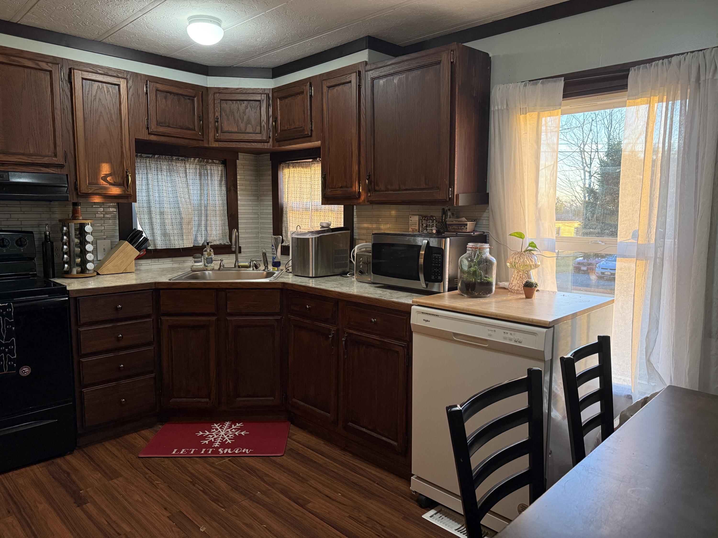 18 B Street Bangor, ME 04401 - Photo 4 of 29 IMG_7846