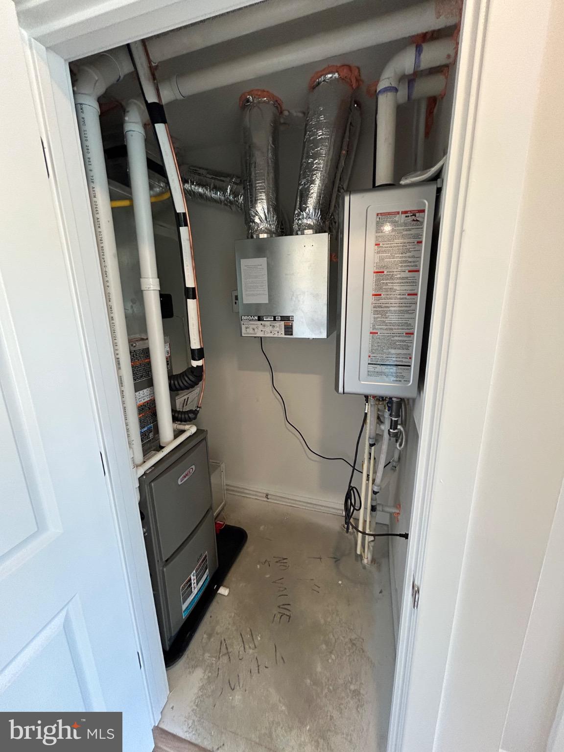 28 Barnes Way Sicklerville, NJ 08081 - Photo 8 of 40 a room with gym equipment and a window