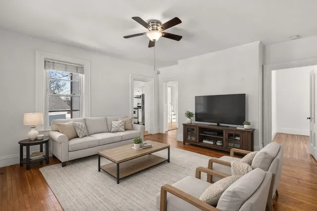 $4,100 | 36 Sewall Street, Unit 2, Marblehead, MA 01945