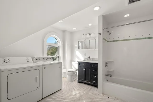 $4,100 | 36 Sewall Street, Unit 2, Marblehead, MA 01945