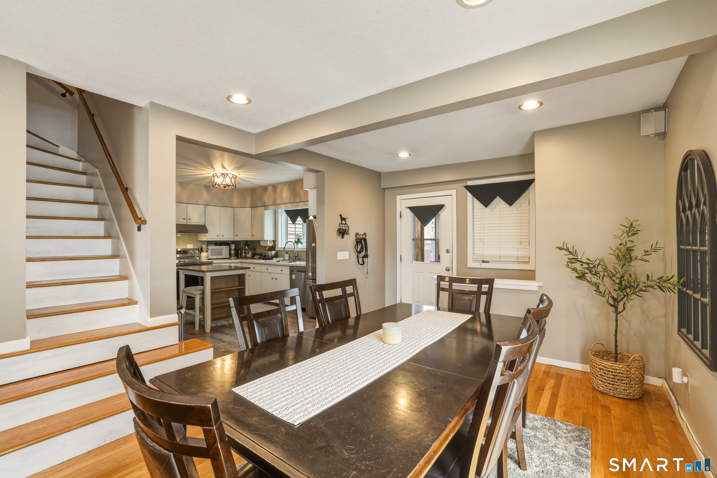 21 Weymouth Road Enfield, CT 06082 - Photo 11 of 42