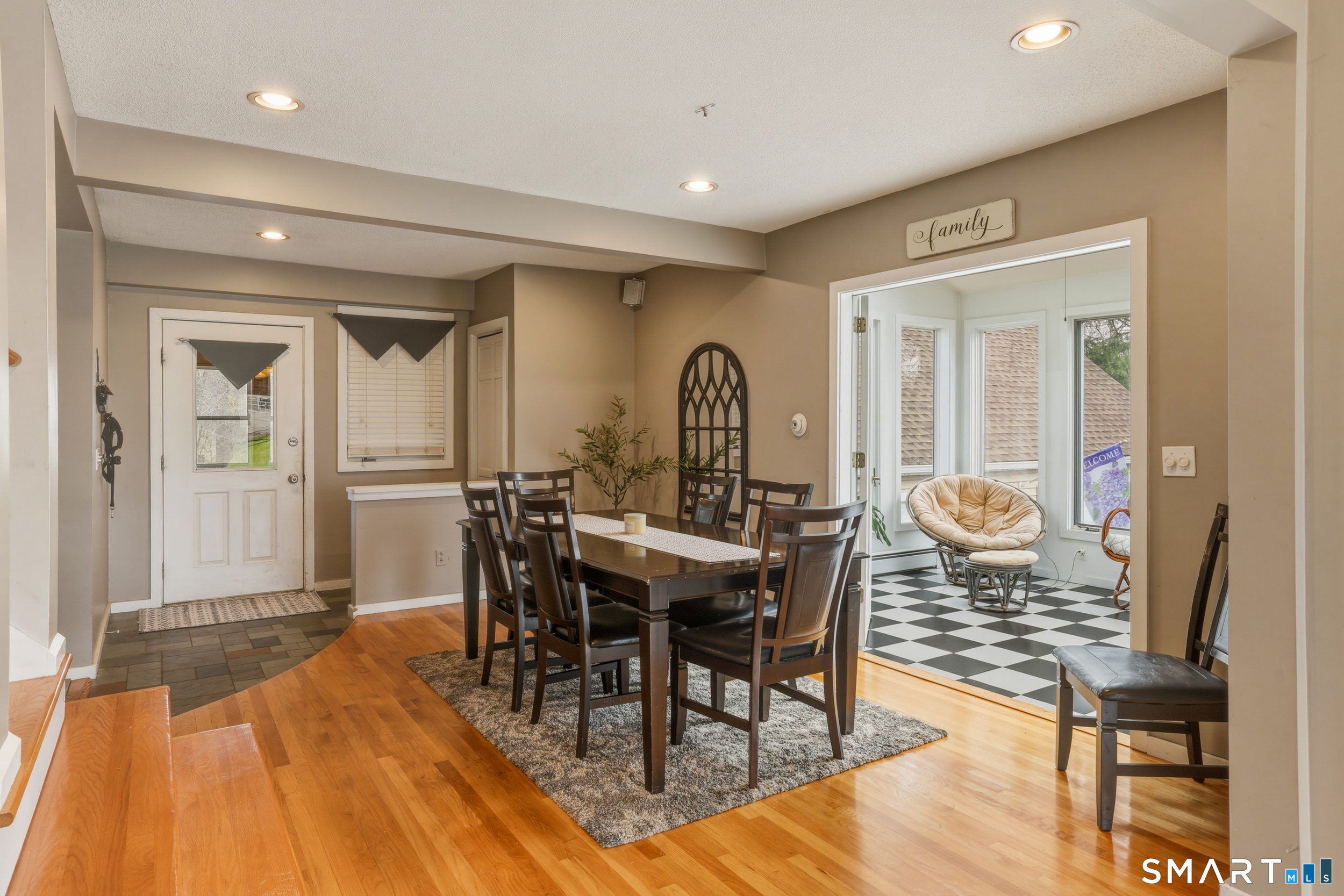 21 Weymouth Road Enfield, CT 06082 - Photo 12 of 42