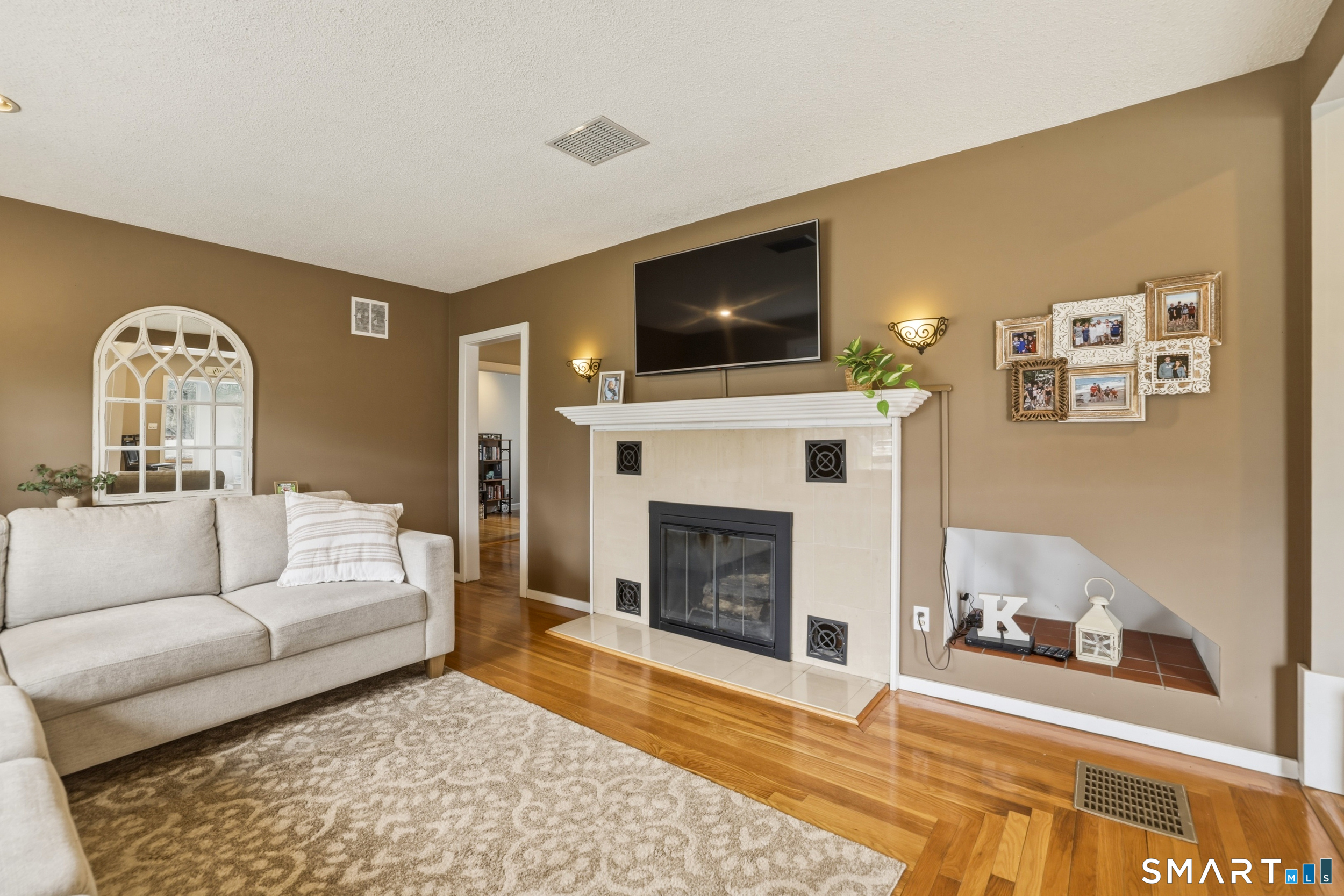 21 Weymouth Road Enfield, CT 06082 - Photo 14 of 42