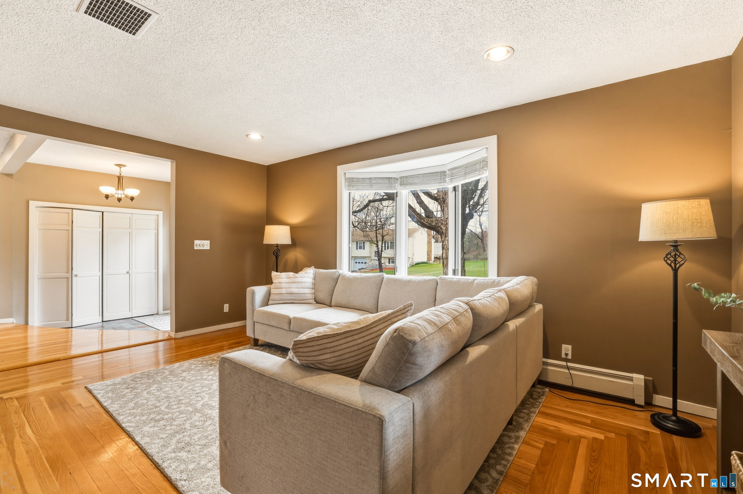 21 Weymouth Road Enfield, CT 06082 - Photo 15 of 42