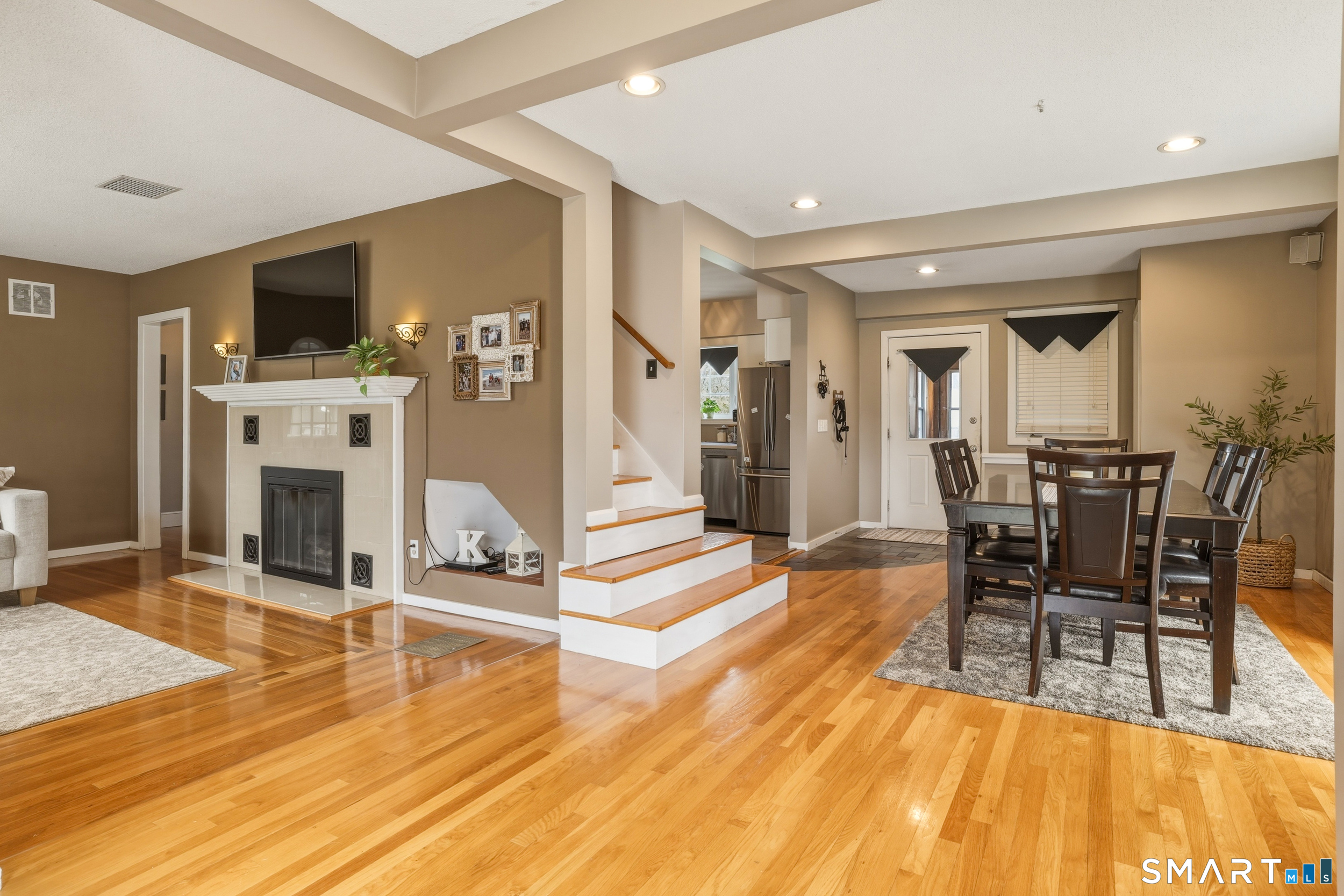 21 Weymouth Road Enfield, CT 06082 - Photo 17 of 42