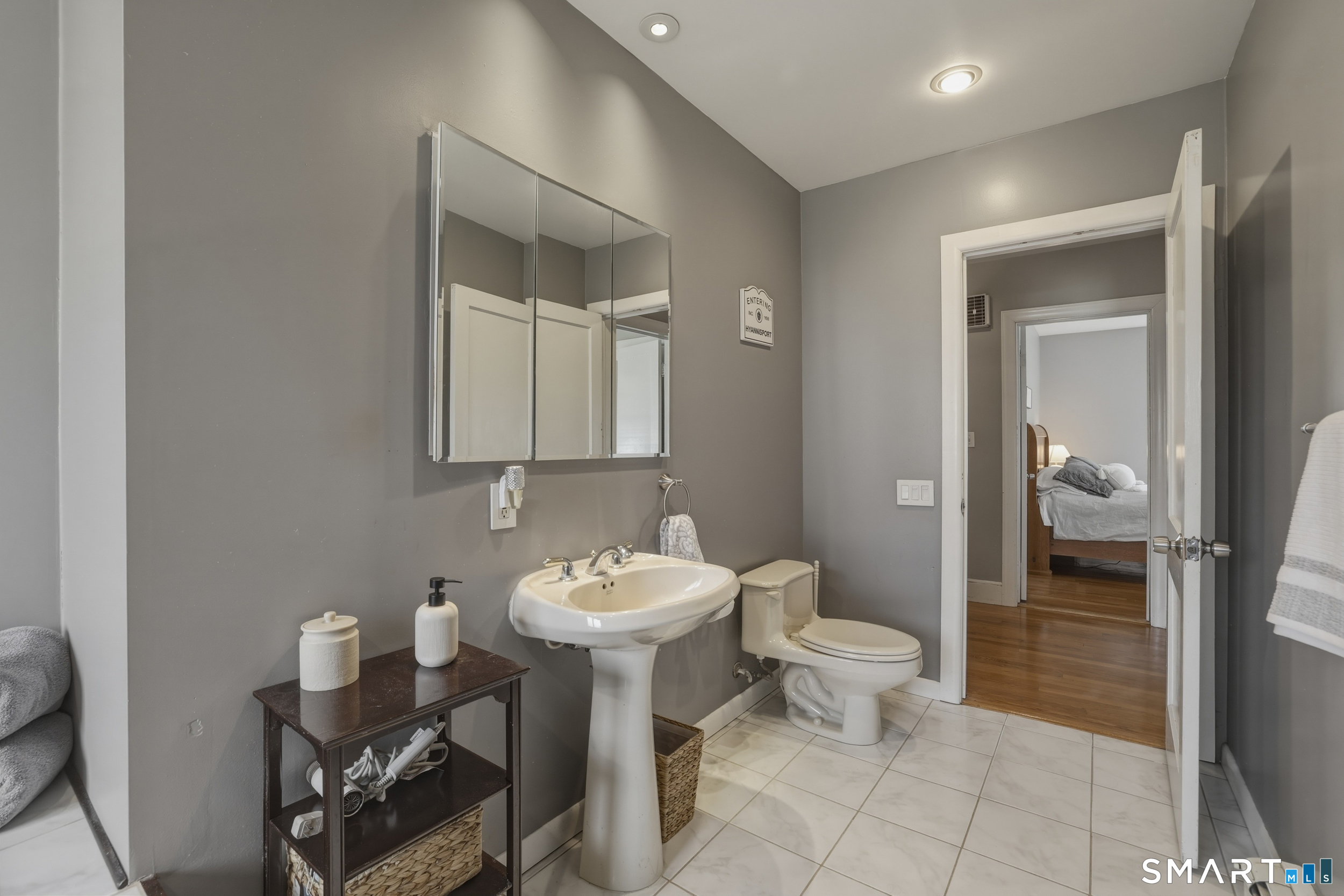 21 Weymouth Road Enfield, CT 06082 - Photo 24 of 42