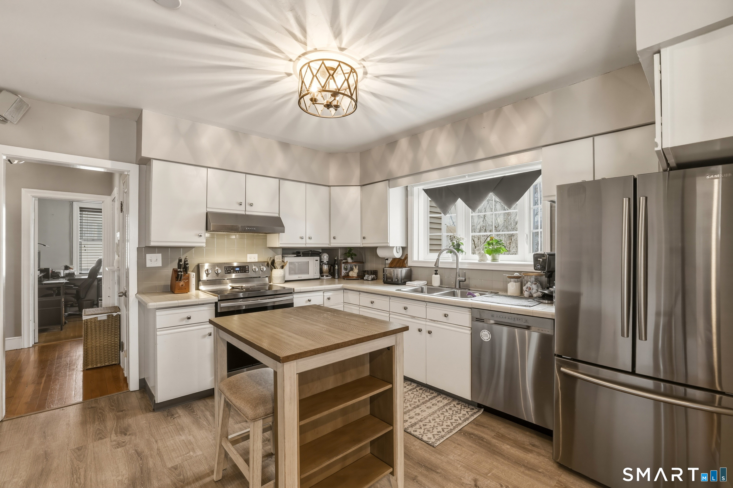 21 Weymouth Road Enfield, CT 06082 - Photo 6 of 42