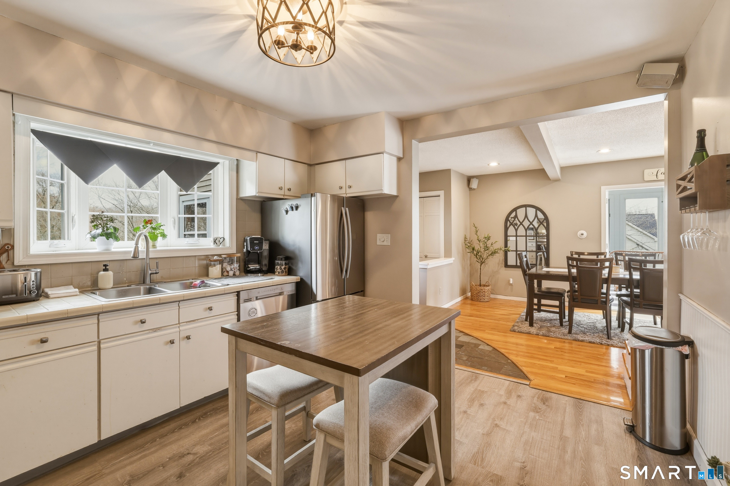 21 Weymouth Road Enfield, CT 06082 - Photo 7 of 42