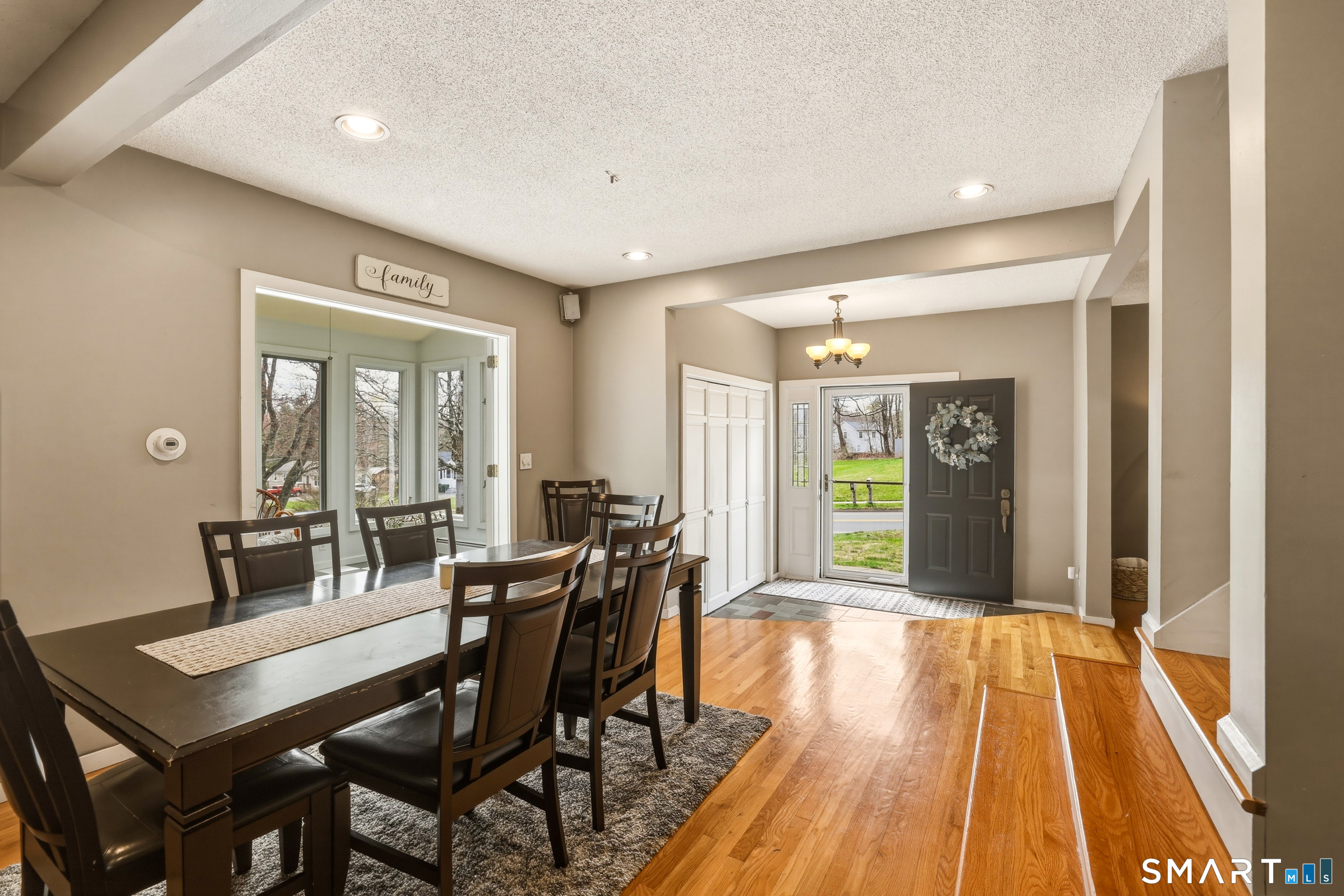 21 Weymouth Road Enfield, CT 06082 - Photo 9 of 42