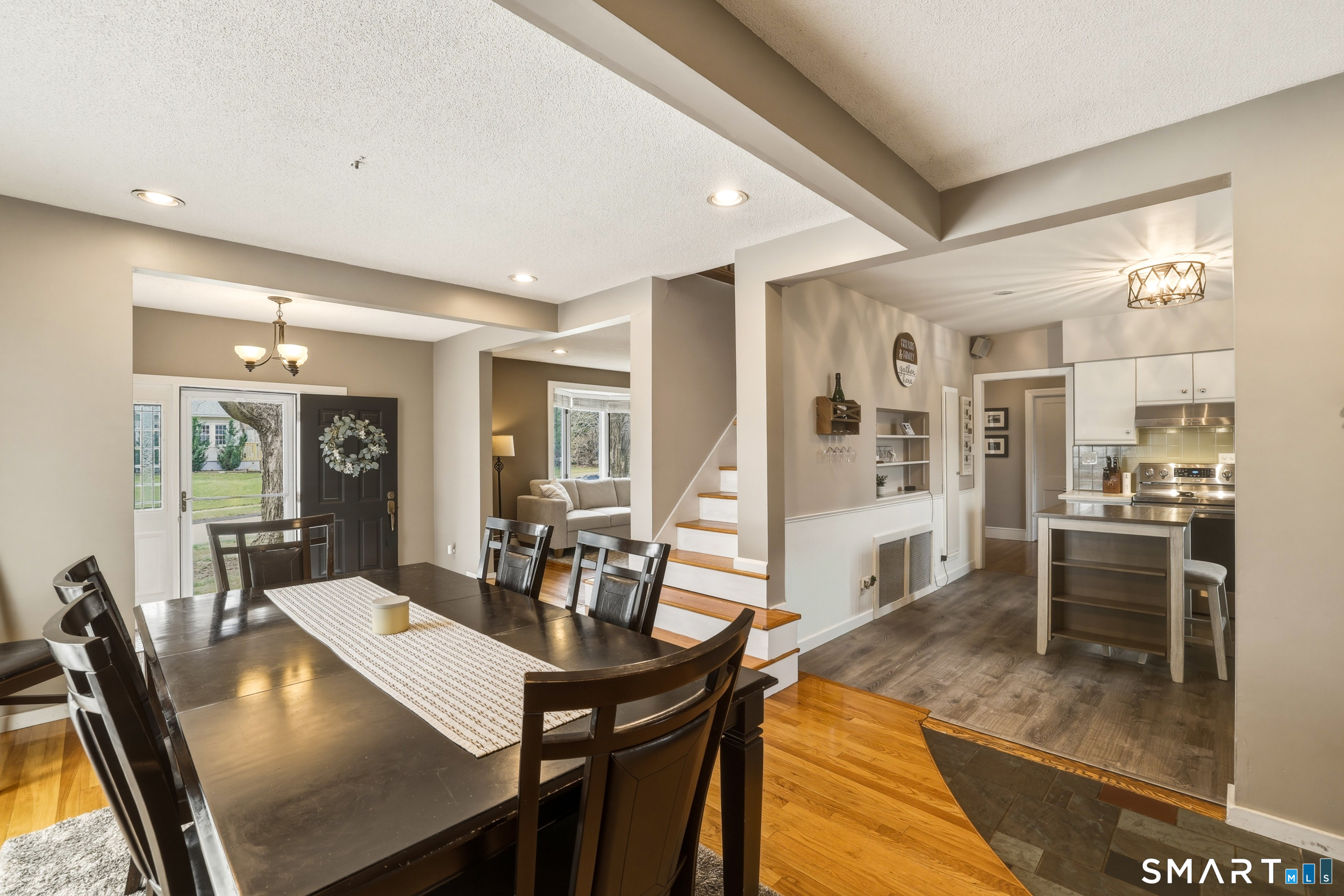 21 Weymouth Road Enfield, CT 06082 - Photo 10 of 42