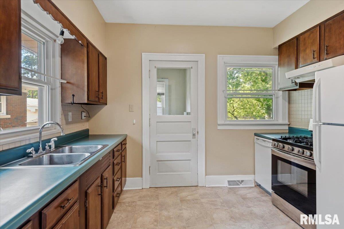 2333 Yale Boulevard Springfield, IL 62703 - Photo 13 of 34
