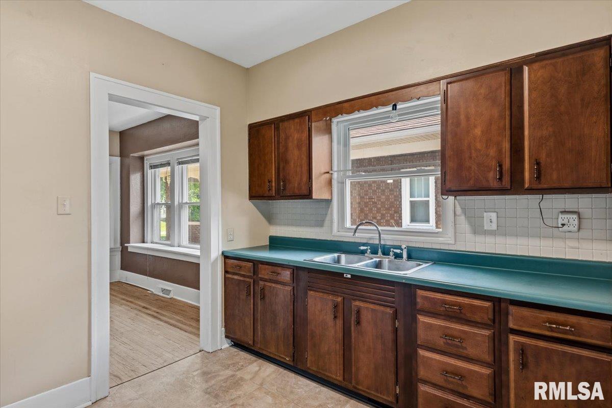 2333 Yale Boulevard Springfield, IL 62703 - Photo 16 of 34