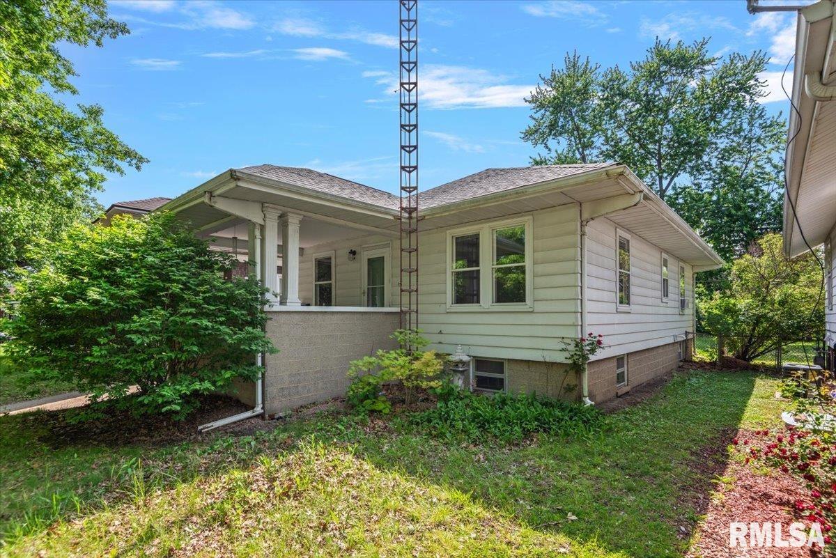 2333 Yale Boulevard Springfield, IL 62703 - Photo 3 of 34