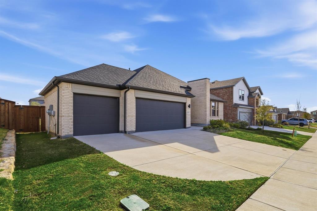 1212 Nuevo Rancho Lane Fort Worth, TX 76052 - Photo 3 of 33