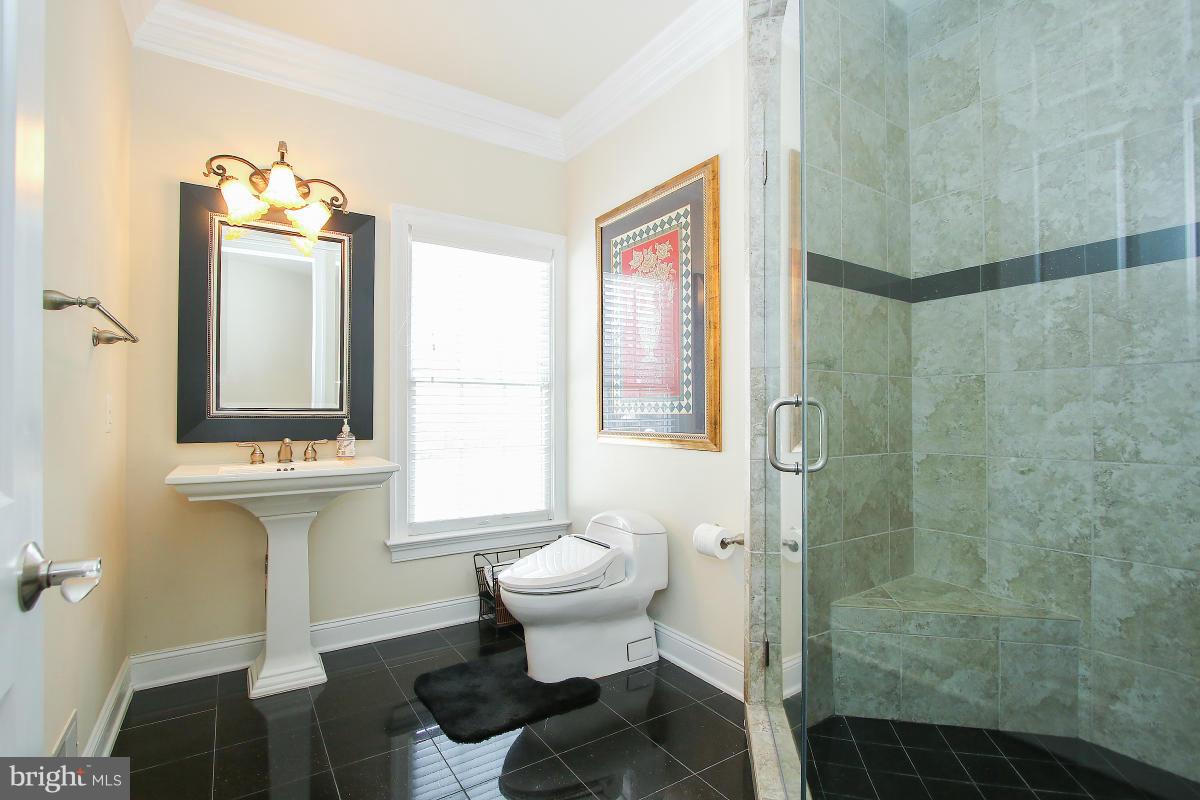 9602 Atwood Road Vienna, VA 22182 - Photo 6 of 30 Bath