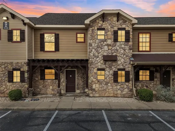 $224,900 | 2410 South 2nd Street, Unit 205, Waco, TX 76706