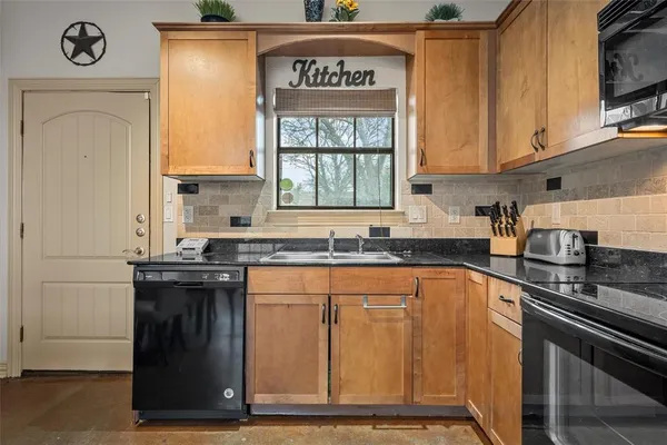 $224,900 | 2410 South 2nd Street, Unit 205, Waco, TX 76706