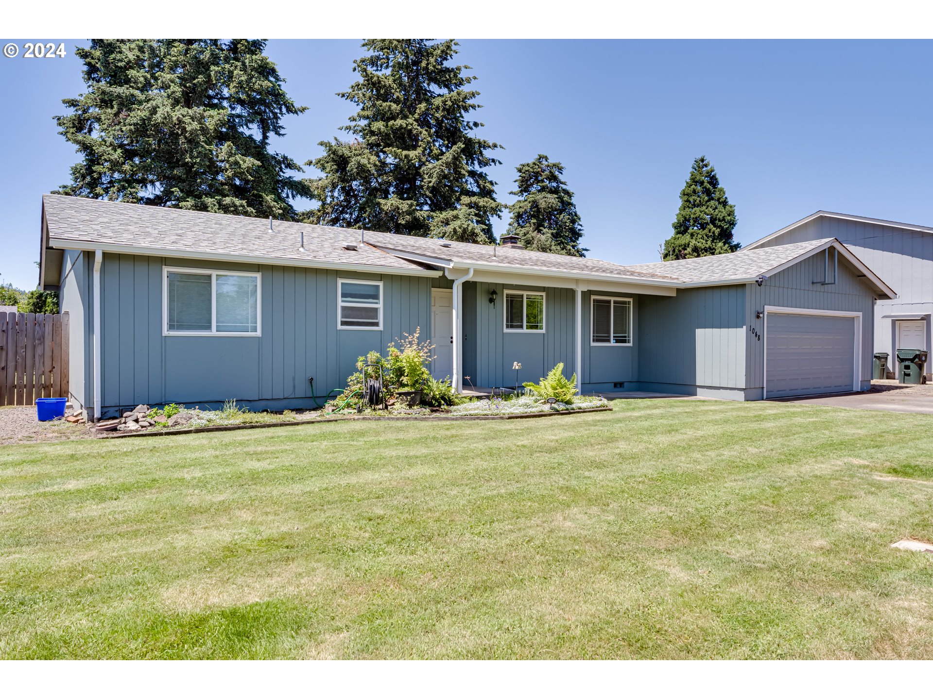 1048 Laurel Avenue Springfield, OR 97478 - Photo 2 of 37 a view of a house with a backyard