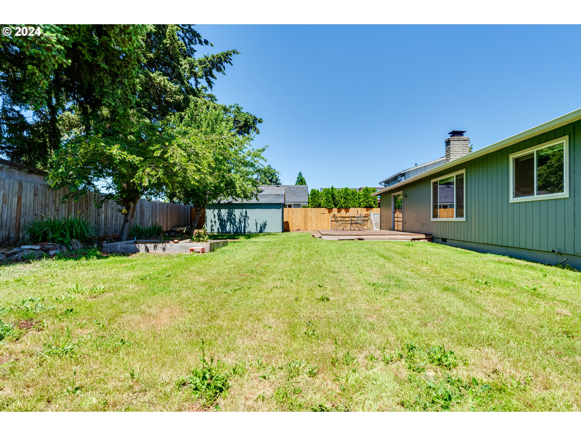 1048 Laurel Avenue Springfield, OR 97478 - Photo 34 of 37 a front view of a house with a yard
