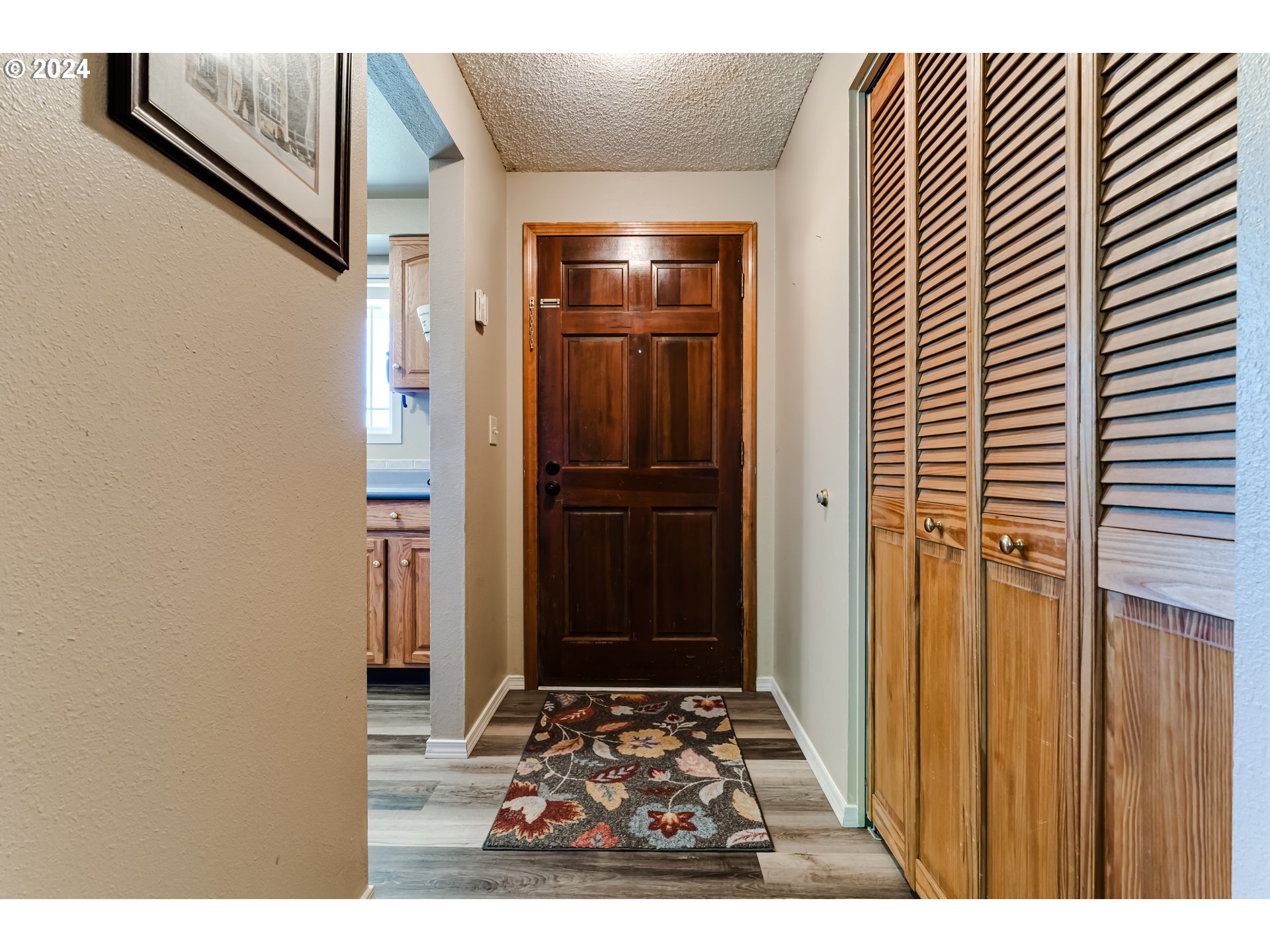 1048 Laurel Avenue Springfield, OR 97478 - Photo 5 of 37 a view of elevator with wooden floor