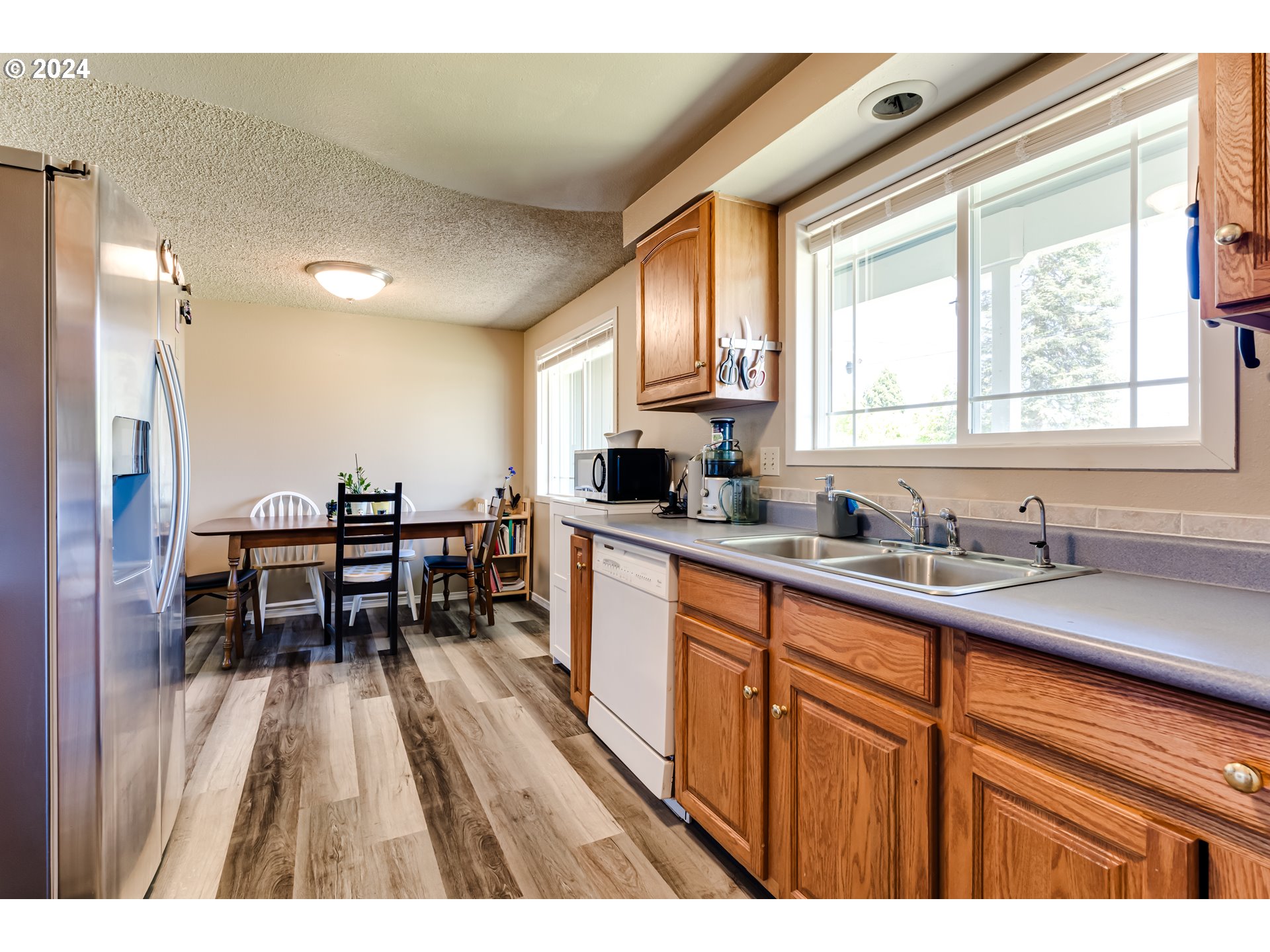 1048 Laurel Avenue Springfield, OR 97478 - Photo 9 of 37 a open kitchen with sink and cabinets
