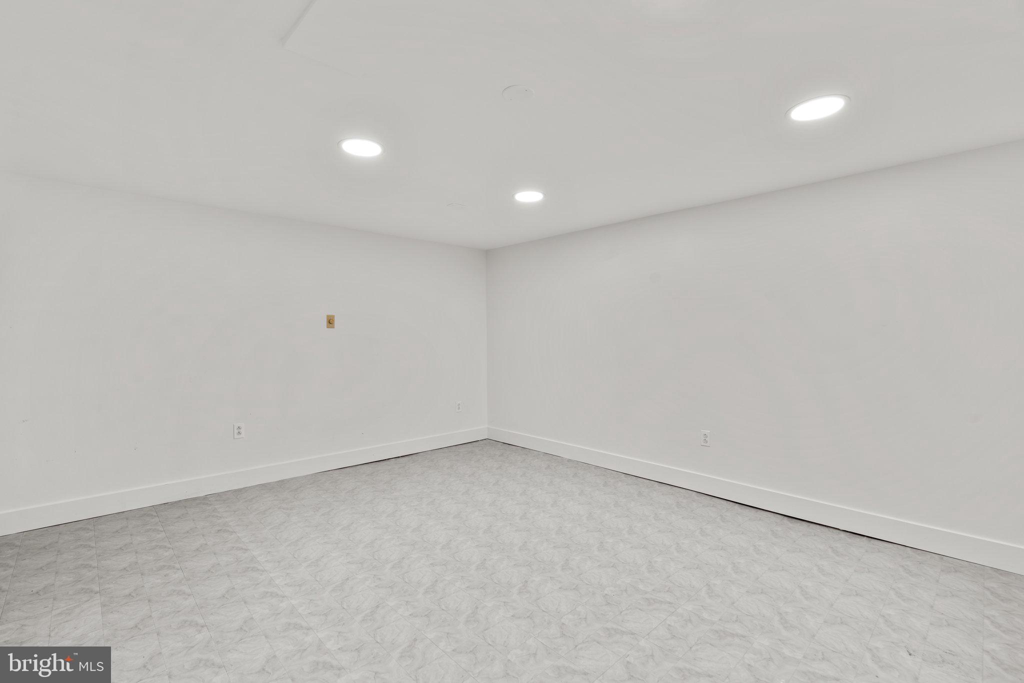 9413 Farewell Road Columbia, MD 21045 - Photo 32 of 46 Recessed Lighting