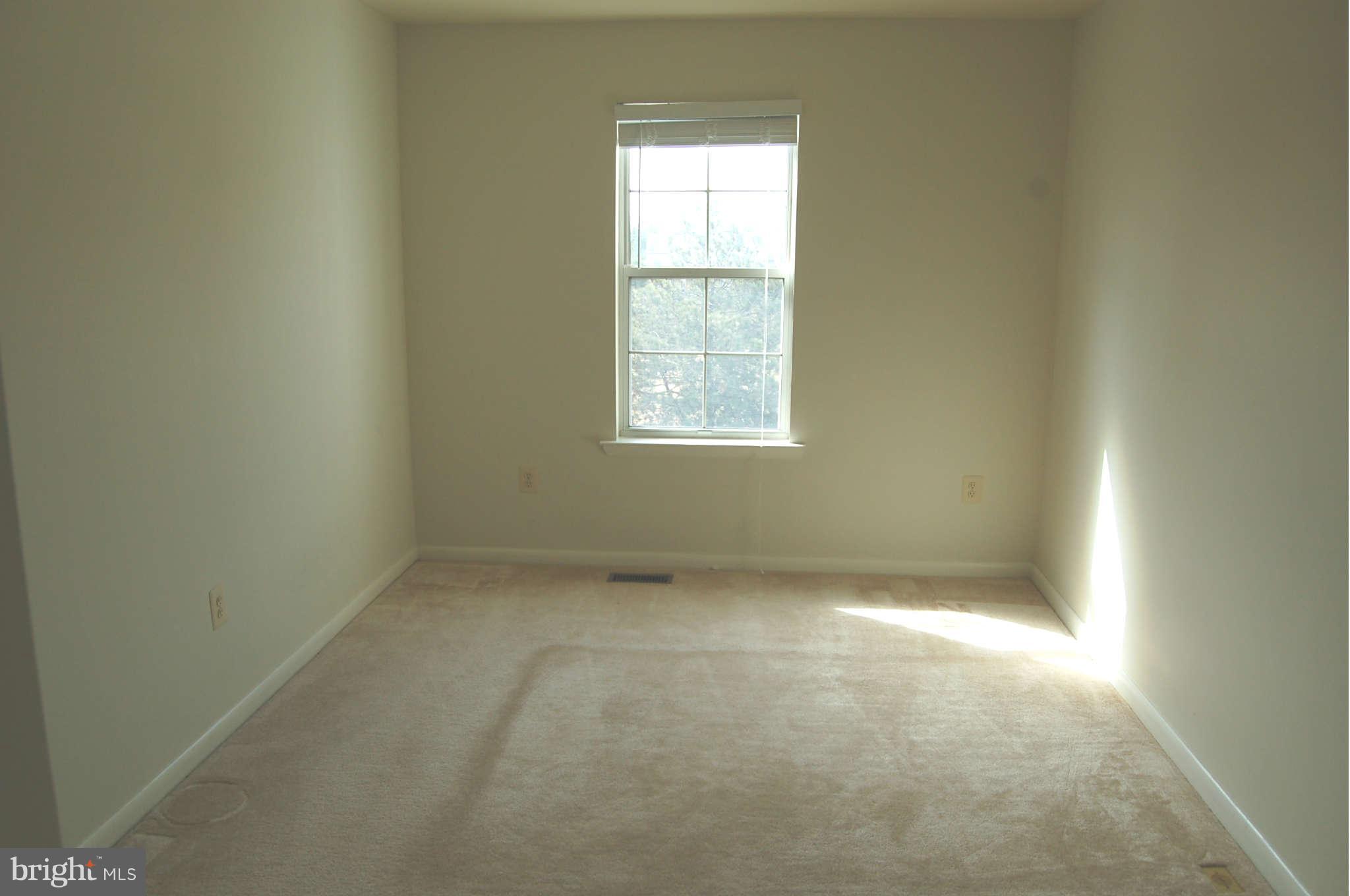 20242 Harbor Tree Road Gaithersburg, MD 20886 - Photo 17 of 26 Bedroom