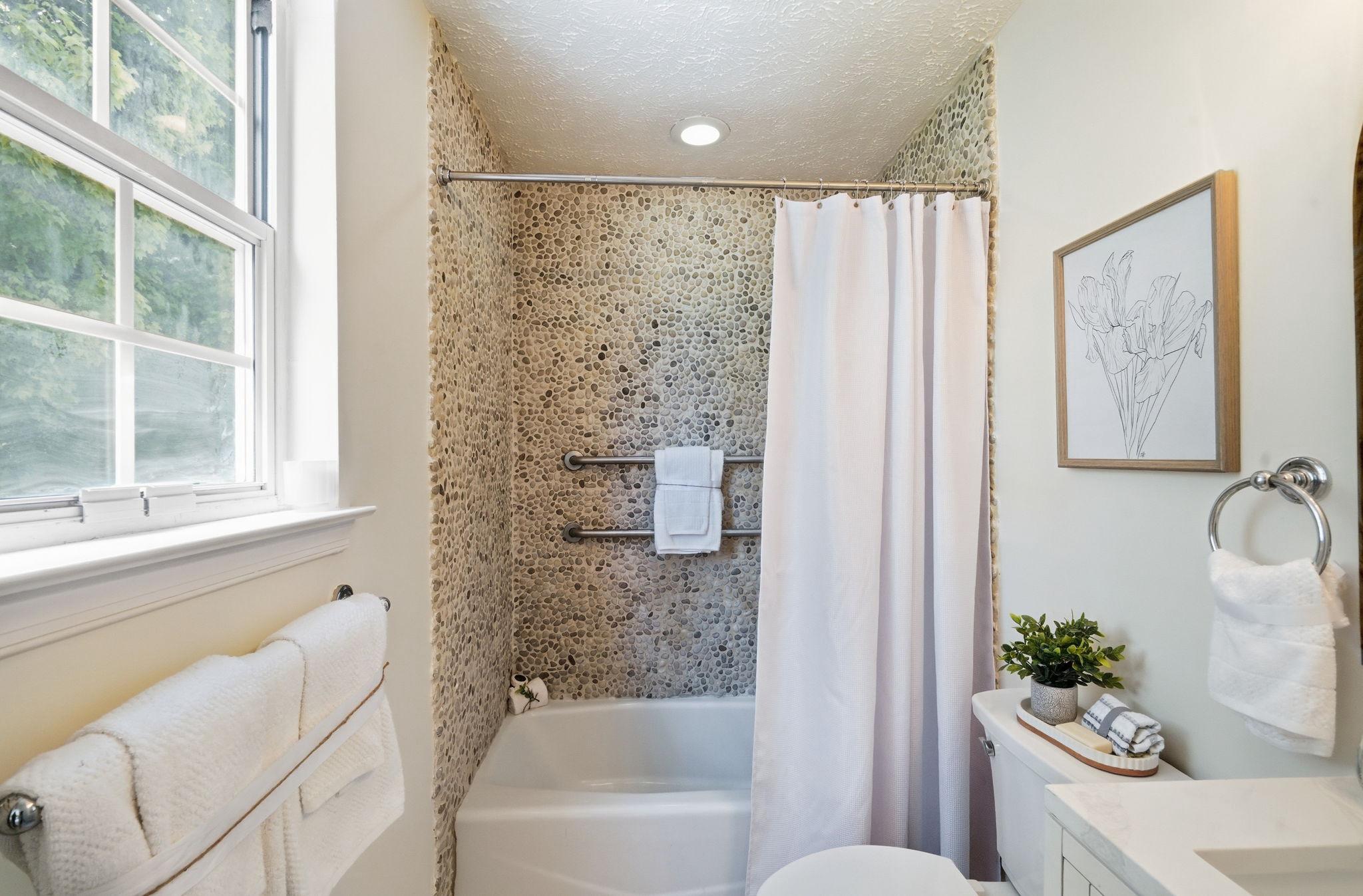 996 Headwater Road Annapolis, MD 21403 - Photo 25 of 59 Primary on-suite