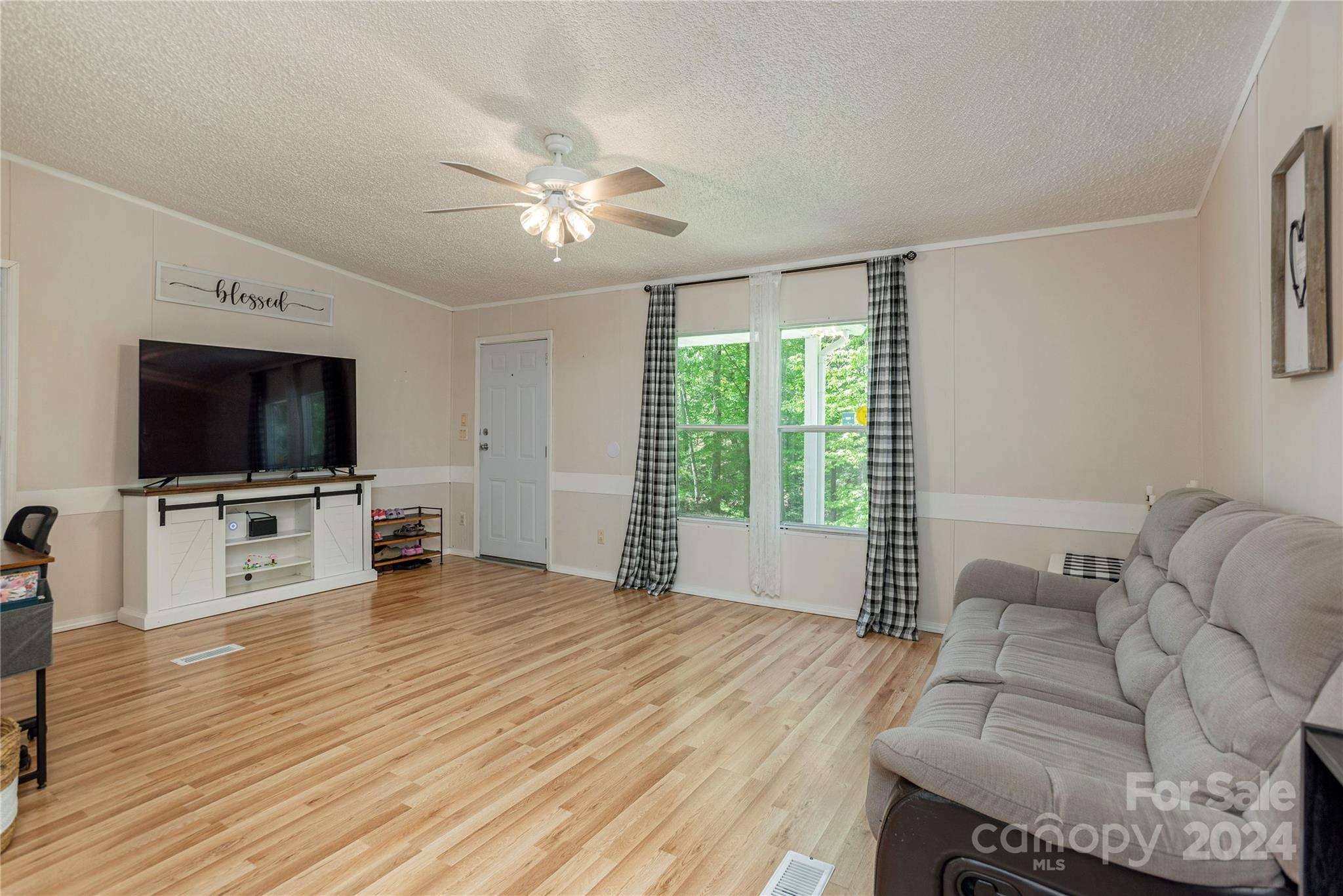 766 Holbert Road Hendersonville, NC 28791 - Photo 4 of 19 Gallery Image 4