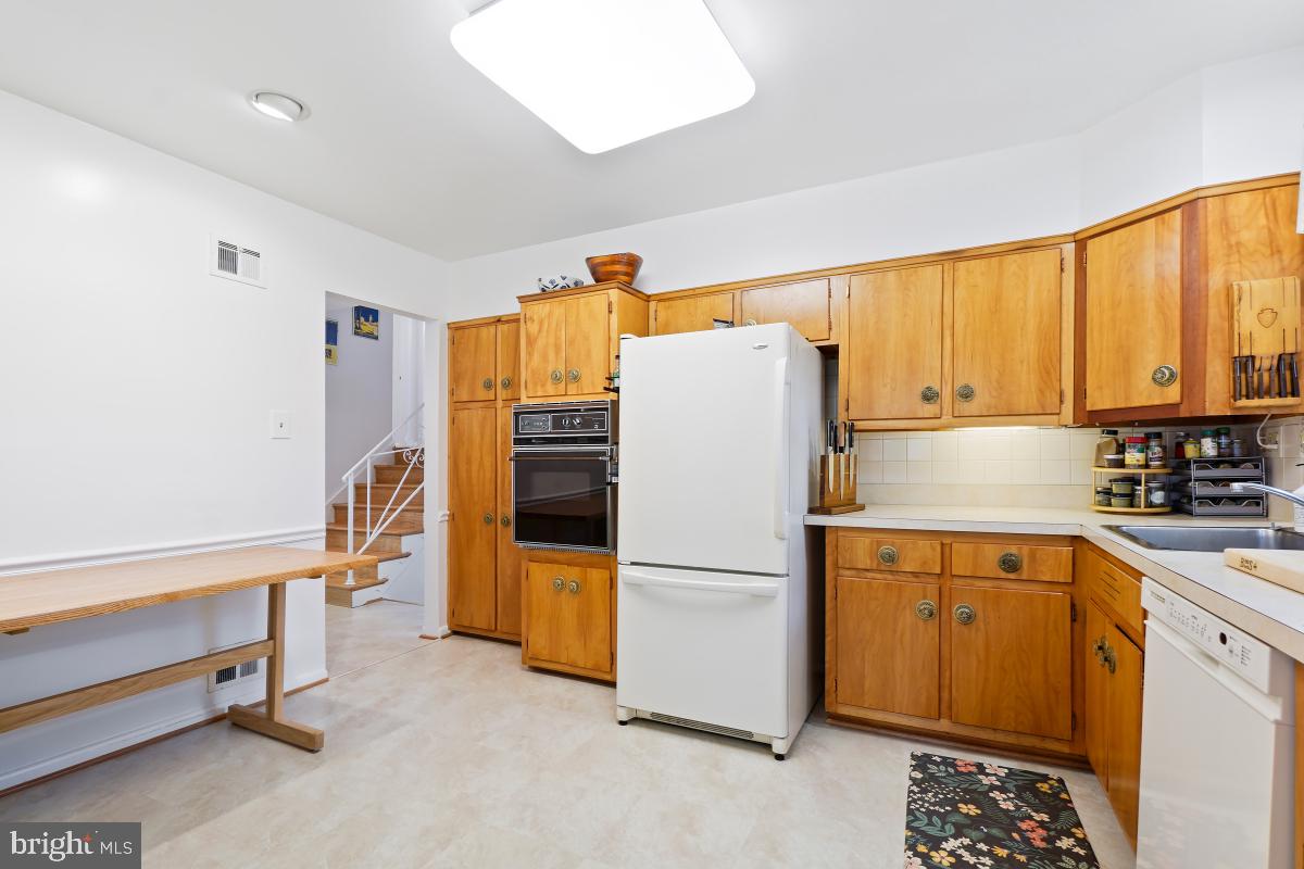 8504 Sundale Drive Silver Spring, MD 20910 - Photo 4 of 27
