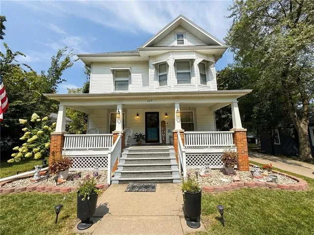 $325,000 | 529 West 3rd, Maryville, MO 64468