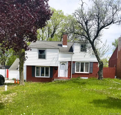 a view of a house with a yard and plants